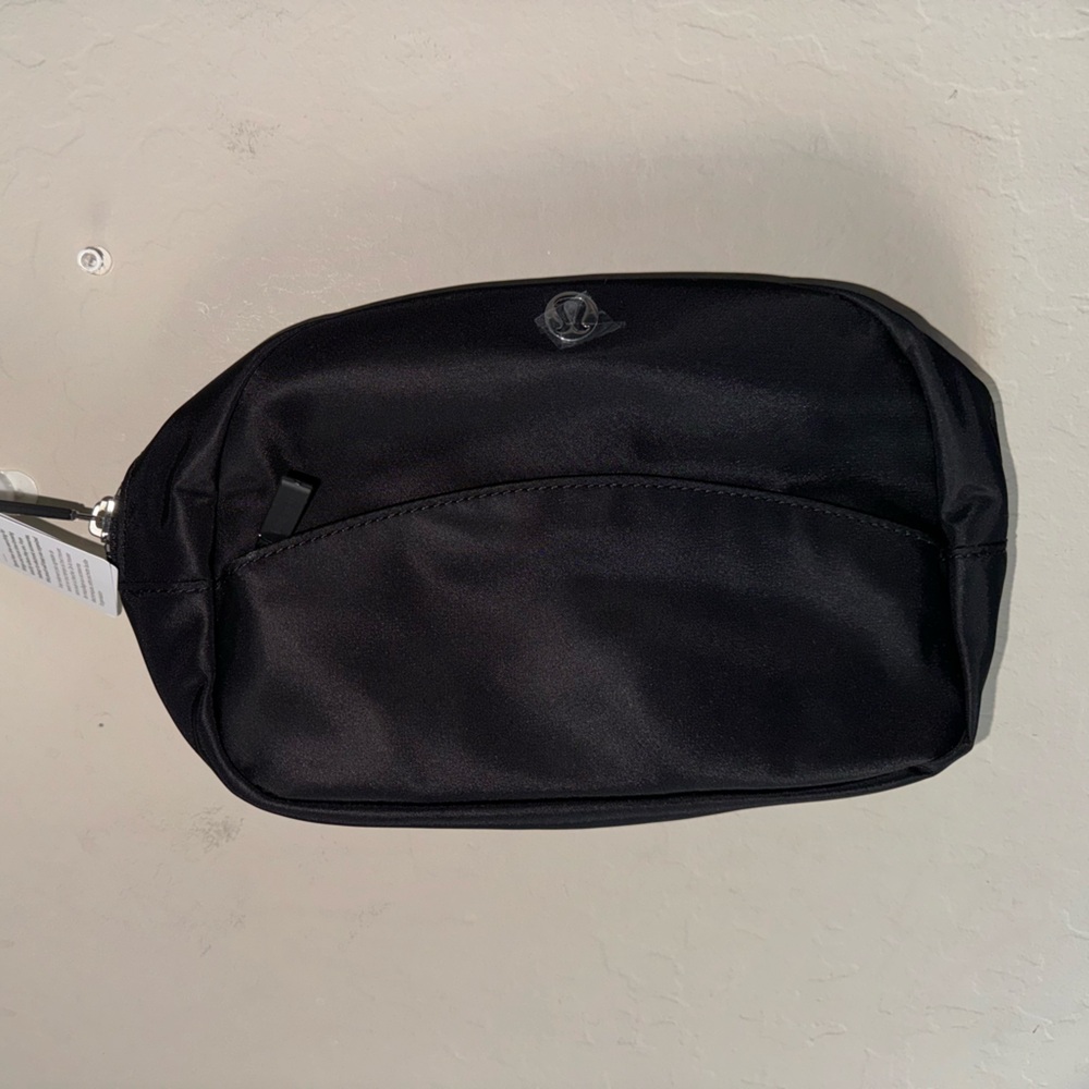 NWT Lululemon pouch